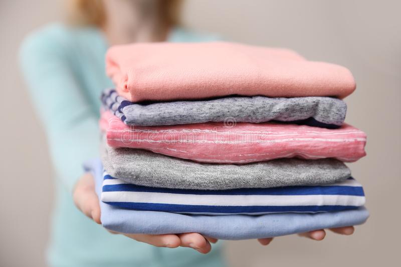 Οδηγίες για να πλένουμε σωστά τα ρούχα μας εν μέσω της πανδημίας
