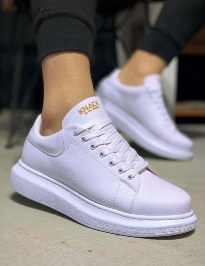 Sneakers με λευκή σόλα