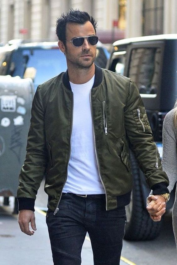 Το basic bomber jacket κάθε άνδρα