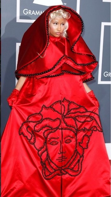 Η Κοκκινη φούστα της Nicki Minaj
